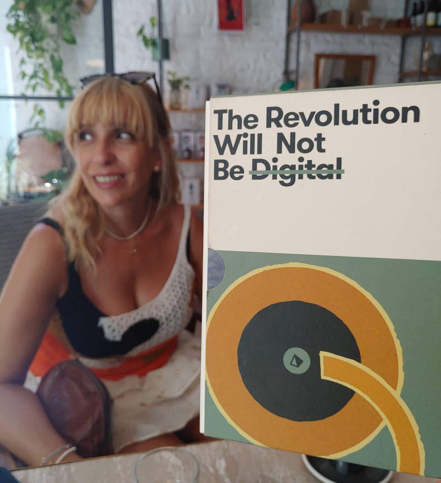 Por si no te habías dado cuenta, la revolución nunca será digital