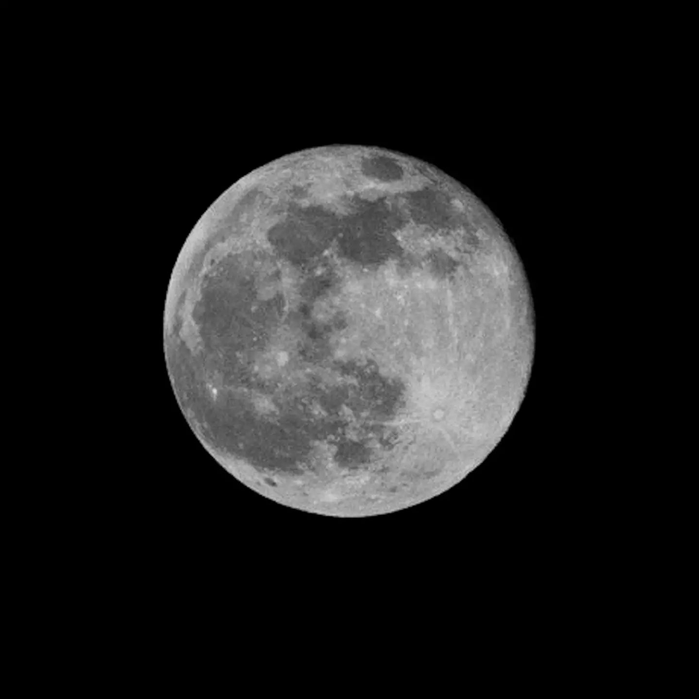 Luna Fría del 19/12/2021 Última luna llena antes del solsticio de invierno y última luna llena del año, que abre paso a un cambio de ciclo, un cambio de estación y un cambio de año.Por fin se acabará el 2021, por fin