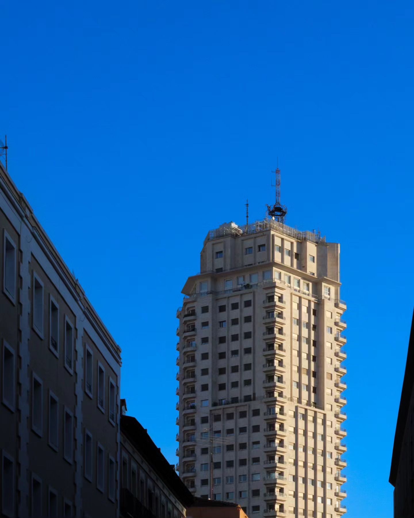 Torre de Madrid, desde Plaza de Corps¿Sabes alguna historia REAL de ella?